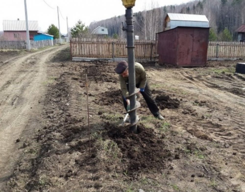 Бурение ям и отверстий в грунте - услуги бурояма и бензобура стоимость услуг и где заказать - Астрахань