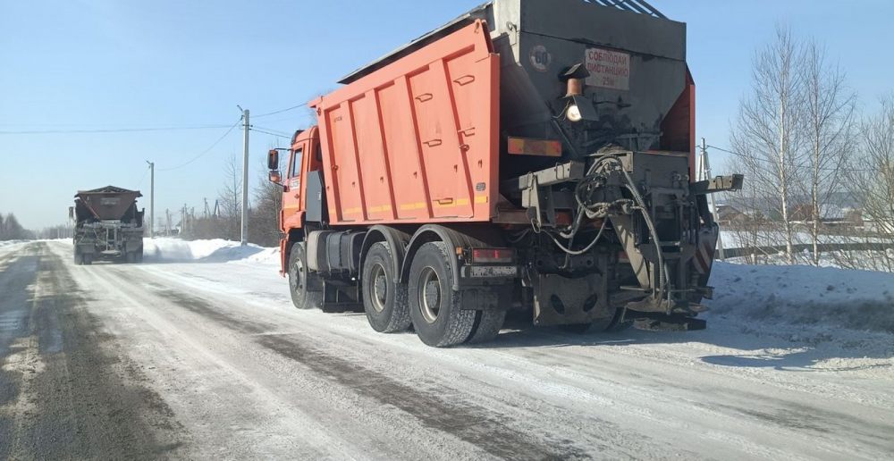 Пескоразбрасыватель Посыпка песком, ПГМ. Обслуживание дорог взять в аренду, заказать, цены, услуги - Астрахань