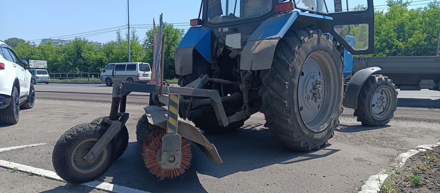 Услуги трактора с щеткой МТЗ в Астрахани