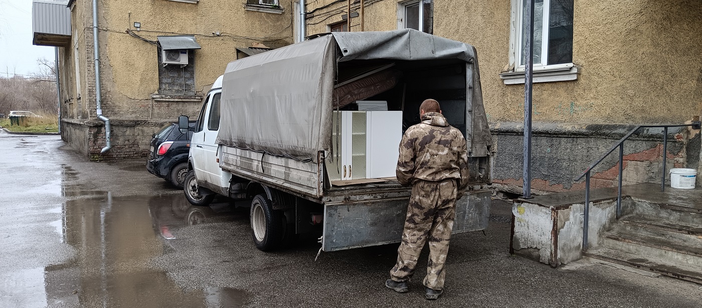 Квартирные перевозки. Погрузка мебели в Газель в Астраханской области